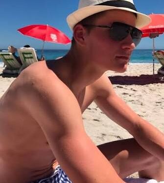 Samen genezen: Mathieu van der Poel vindt kracht en rust tijdens een herstelvakantie met vriendin Roxanne Bertels