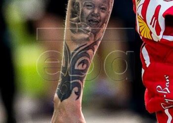 Näkyvästi piilossa, ei näön vuoksi: Tatuointi, joka heijastaa Kimi Räikkösen kilpa-ajohenkeä