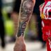 Näkyvästi piilossa, ei näön vuoksi: Tatuointi, joka heijastaa Kimi Räikkösen kilpa-ajohenkeä