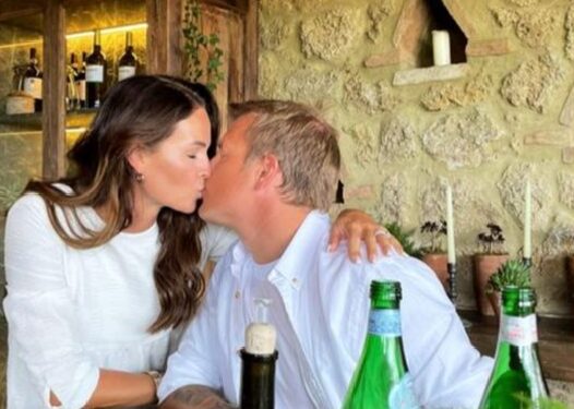 Sattumanvaraisesta kohtaamisesta elinikäiseen kumppanuuteen: Kuinka Kimi Räikkönen tapasi Minttu Räikkösen – ja hiljainen hetki, joka muutti kaiken…