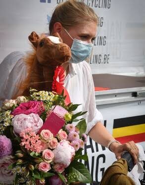 Bezorgdheid rond Wout van Aert na zwangerschapscomplicaties bij zijn vrouw — Hartverwarmend gebaar trekt aandacht