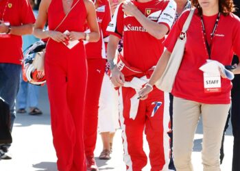 **Täydellinen ihminen, Kimi Räikkönen**  Tehokkaat aivot ja fyysinen huippukunto kuuluvat aikamme tavoitelluimpiin ihanteisiin. Yksi tällainen suoritus