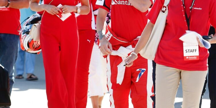 **Täydellinen ihminen, Kimi Räikkönen** Tehokkaat aivot ja fyysinen huippukunto kuuluvat aikamme tavoitelluimpiin ihanteisiin. Yksi tällainen suoritus