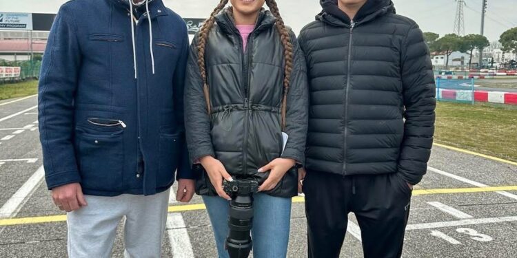 Lucky Fan’s Dream Come True: How One Snapshot With Kimi Räikkönen and Mika Häkkinen Is Taking Over Social Media — She Was Surprised With the Ultimate F1 Moment..See More..