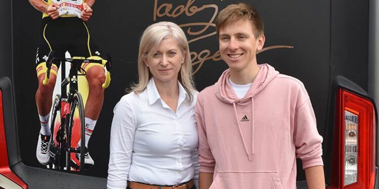 Tadej Pogačar, zmagovalec Dirke po Franciji, izbira zmagovalno znamko: Carthago podpira kolesarskega šampiona z modelom C-Compactline