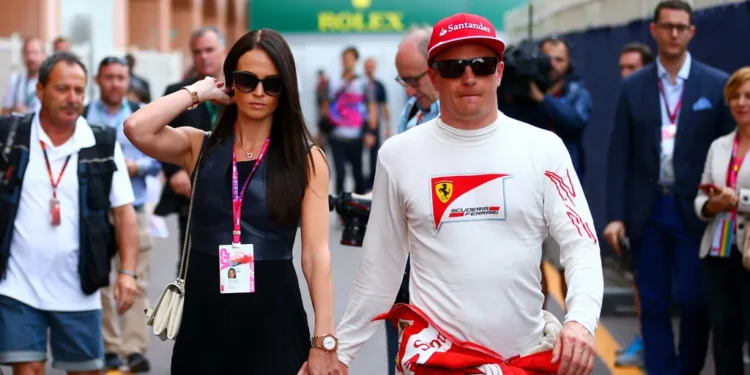 “‘Nyt riittää’ — Kimi Räikkönen rikkoi hiljaisuuden ensimmäistä avioliittoaan koskevista huhuista ja väitetystä perhekriisistä”