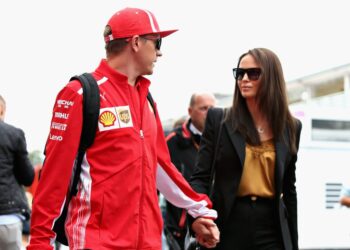 Kilpa-ajon tuolla puolen, rutiinien tuolla puolen: Kimi Räikkösen perhe-elämä saa arvaamattoman käänteen