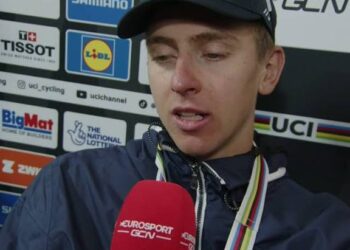 Govorice se širijo po spletu, potem ko sta se Tadej Pogačar in Urška Žigart izpodbijala o trditvah, ni dokazov, ki bi podpirali zgodbo o »vznemirjajočem sporočilu«