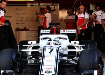 Kimi Räikkönen vihjaa NASCARin tulevaisuuteen ja sanoo, että mahdollisuus voisi avata ovia useammille eurooppalaisille kuljettajille