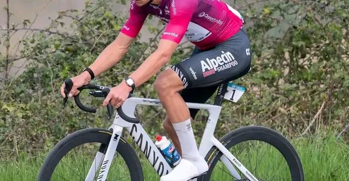 “Elke aanmoediging telt” — Mathieu van der Poel bedankt fans in een bericht dat overal harten verovert