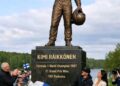 Kimi Räikkönen Breaks Silence on Statue Tribute… But His Cold Response Sparks Outrage”