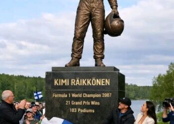 Kimi Räikkönen Breaks Silence on Statue Tribute… But His Cold Response Sparks Outrage”
