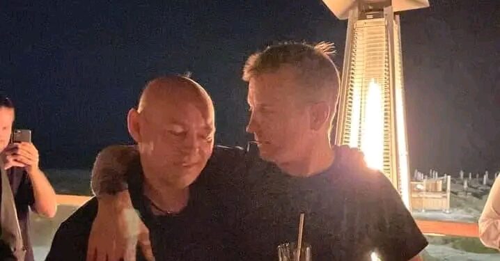 Kaksi vuosikymmentä uskollisuutta, luottamusta ja murtumatonta sidettä 🏁 — Kimi Räikkönen osoittaa sydämellisen kunnianosoituksen Mark Arnallille. Tässä, mitä hänellä oli sanottavaa… Lue lisää.”