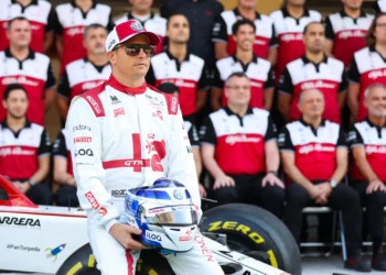 Maailmanlaajuinen huomio, kun Kimi Räikkönen, Antonio Giovinazzi ja Frédéric Vasseur johtivat tähtikasta tilaisuutta