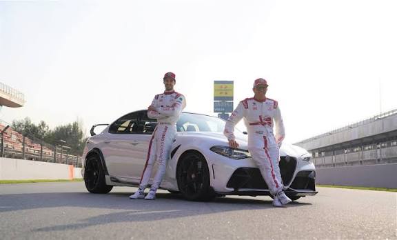 Räikkönen and Giovinazzi Deliver New Alfa Romeos to Lucky Customers in Special Heritage Event