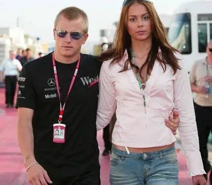 Kimi Räikkönen puolustaa vaimoaan Minttua tiukalla viestillä faneille menneestä avioliitostaan