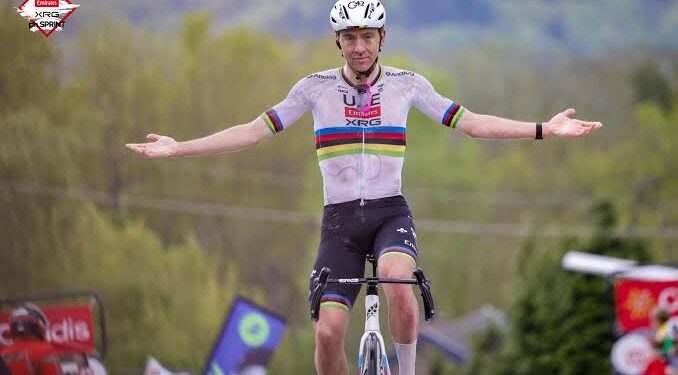 “Ali peloton igra pošteno? Pojavljajo se vprašanja, medtem ko Tadej Pogačar še naprej dominira”