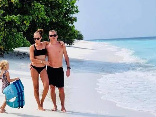 Fanien mielenkiinto ei laannu: Kimi Räikkösen yksityiset lomakuvat Mintun kanssa herättävät kohua verkossa