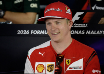 “Jäämies iskee jälleen  — Kimi Räikkönen leviää viraaliksi oudon F1-sekaannuksen jälkeen!”