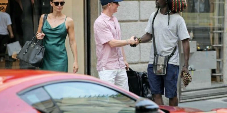 “Ette olisi joutuneet tekemään tätä…” — Kimi Räikkönen ja Minttu Räikkönen yllättivät fanin erityisellä lahjalla – hetki tallentui kameralle