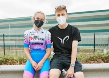 « AVANT LA COURSE, UNE HISTOIRE D’AMOUR SE DÉVOILE — Tadej Pogačar et Urška Žigart ÉMEUVENT EN SE REMÉMORANT LEUR PARCOURS ENSEMBLE ! »