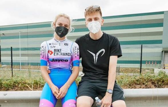 « AVANT LA COURSE, UNE HISTOIRE D’AMOUR SE DÉVOILE — Tadej Pogačar et Urška Žigart ÉMEUVENT EN SE REMÉMORANT LEUR PARCOURS ENSEMBLE ! »