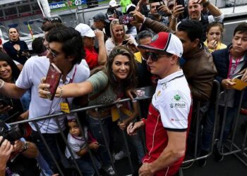 ”’En kestä tätä painetta taas…’  Minttu Räikkönen puhuu naisfanien käytöksestä Kimi Räikköstä kohtaan ja sen vaikutuksesta heidän avioliittoonsa”