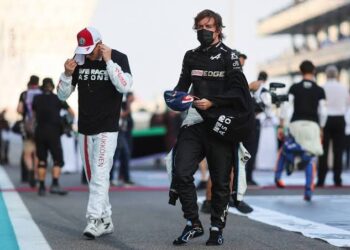 ”Jäämies paljastettu  — Kimi Räikkönen paljastaa Formula 1:n hämäräperäisen politiikan ja armottomat valtapelit”