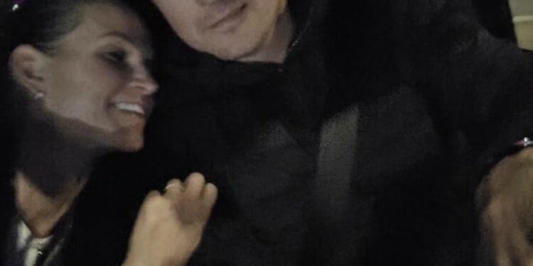 “PERHE ENSIN — Kimi Räikkönen Jakaa Tunnepitoisen Päivityksen Vaimonsa Raskauden Haasteista”