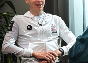 „OD PRESTIŽA DO NEVARNOSTI …“ – Švicarska kolesarska velikana Tour de Romandie in Tour de Suisse se soočata s finančno krizo kljub zvezdniški moči Tadeja Pogačarja“