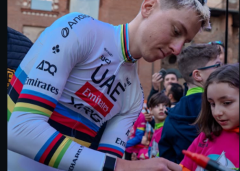 “EMOTIONEEL MOMENT  — Tadej Pogačar Doorbreekt de Stilte met een Hartverwarmende Boodschap aan Fans… Zijn Woorden Zullen Je Sprakeloos Achterlaten!”