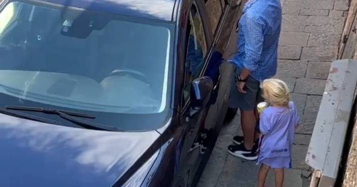 ”5 MINUUTTIA SITTEN? — Fanit ällistyneitä, kun Kimi Räikkösen hiljainen tapaaminen tyttärensä kanssa saa odottamattoman makean käänteen jäätelön ja yllättävän fanikohtaamisen merkeissä!”