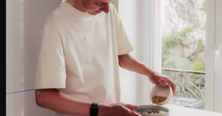 “IZVEN KOLESA IN POD RADARJEM — Tadej Pogačar razkriva svojo mirno jutranjo rutino… in to sploh ni to, kar bi pričakovali od kolesarskega superzvezdnika!”