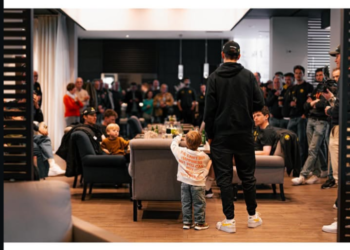 “‘IK HAD DIT NIET ALLEEN KUNNEN DOEN…’ — Wout van Aert Deelt een Hartverwarmende Boodschap aan Fans en Teamgenoten die de Wielerwereld Emotioneel Achterlaat”