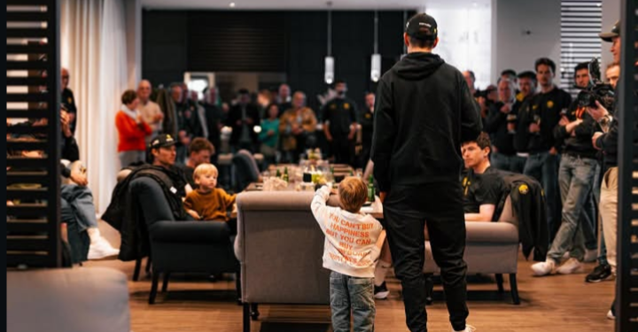 “‘IK HAD DIT NIET ALLEEN KUNNEN DOEN…’ — Wout van Aert Deelt een Hartverwarmende Boodschap aan Fans en Teamgenoten die de Wielerwereld Emotioneel Achterlaat”