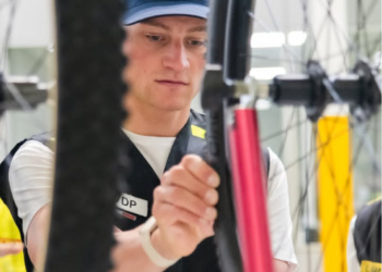 “‘KLAAR OM TE OVERWINNEN…?’ — Mathieu van der Poel krijgt vanochtend groen licht van de medische keuring voor zijn volgende wedstrijd, maar er blijven vragen over” Dit is wat we weten…