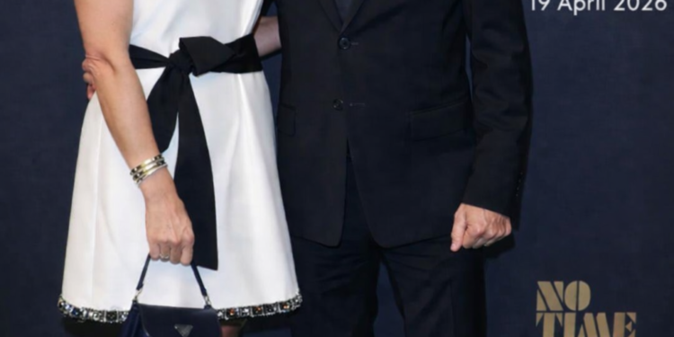 ”GLAMOURIA ZÜRICHISSÄ — Kimi Räikkönen ja Minttu Räikkönen kääntävät katseita upealla esiintymisellään eksklusiivisessa punaisella matolla järjestetyssä tapahtumassa!”