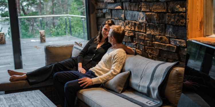 “HILJAINEN MUTTA VOIMAKAS — Kimi Räikkönen ja Minttu herättävät huomiota odottamattomalla henkilökohtaisella käänteellä!”