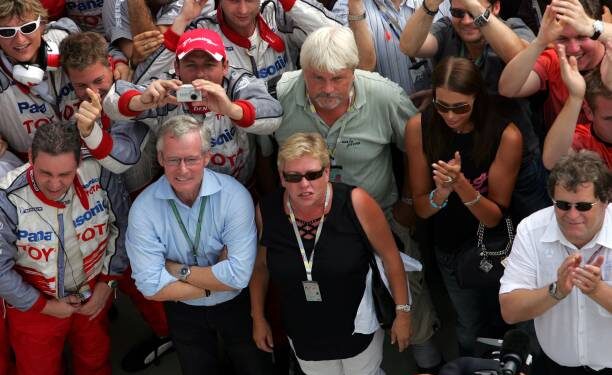 “‘EN OLISI OLLUT MITÄÄN ILMAN HEITÄ!’ — Kimi Räikkönen Murtuu Harvinaisessa Tunteikkaassa Tunnustuksessa Vanhemmistaan… Fanit Järkyttyneet!”