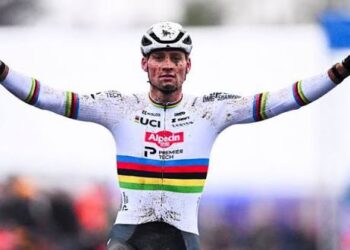 “‘ONDER DE MICROSCOOP’ — De dominantie van Mathieu van der Poel trekt de aandacht van de ITA en wakkert stille speculatie aan in het peloton…”