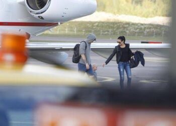 “PARATIISIPAKO PALJASTUU — Kimi Räikkönen ja Minttu Räikkönen herättävät kohun, kun fanit spekuloivat heidän salaisesta superluksus-unelmalomakohteestaan!”