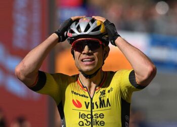 “AGONY AT THE LINE — Wout van Aert Levert een Meesterklasse in Kracht en Precisie, Maar Wordt in een Wrede Finale Net Voor de Streep van de Zege Beroofd in Aanloop naar Vlaanderen”