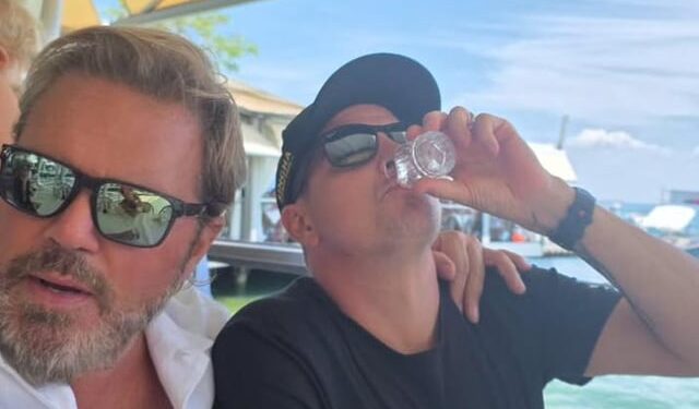 ”’TAKAISIN VALOKEILASSA?’ – Kimi Räikkösen esiintyminen jättää fanit kysymään yhden suuren kysymyksen”