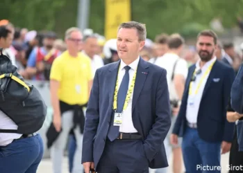 “‘WAAROM HIJ NU WEER?’ — ITA-tests richten zich op Wout van Aert, wat leidt tot verhitte discussie onder fans die de meest bekeken wielerster ter discussie stellen…”