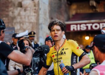 “IS HET EINDE NABIJ?  — Wout van Aert Wakkert Pensioenspeculaties Aan Na Eerlijke Bekentenis over Leeftijd!”