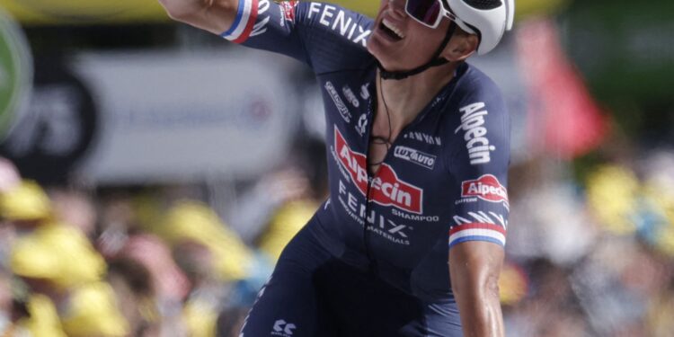 “DE HEL VAN HET NOORDEN IN DE CONFRONTATIE — Mathieu van der Poel mikt op historische 4e Parijs-Roubaix-overwinning, terwijl Tadej Pogačar op de loer ligt… Regen kan ALLES beslissen!” Details