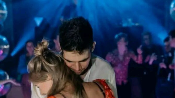BREAKING NEWS: Een kijkje in het luxueuze leven van Wout van Aert met zijn vrouw Sarah — De rijkdom, bedrijven en slimme investeringen achter het machtigste wielerkoppel onthuld
