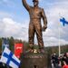 ”’FANIT OVAT JÄRKYTTYNEITÄ…’ – Kimi Räikkösen patsas saatetaan poistaa viranomaisten nostettua esiin vakavia huolenaiheita suositun maamerkin turvallisuudesta”