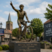 “‘EEN STANDBEELD VOOR EEN LEVENDE LEGENDE?’ — De geboorteplaats van Mathieu van der Poel overweegt naar verluidt een blijvend eerbetoon aan haar grootste wielerheld”