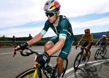 “WOUT VAN AERT IS TERUG MET EEN VENTEGENWOORDIGING!” — Belgische superster voltooit een verbluffende hattrick in de Ronde van Denemarken en verovert de koninginnenrit voor zijn vijfde overwinning van het seizoen. Zijn ongelooflijke comeback zet zich voort!